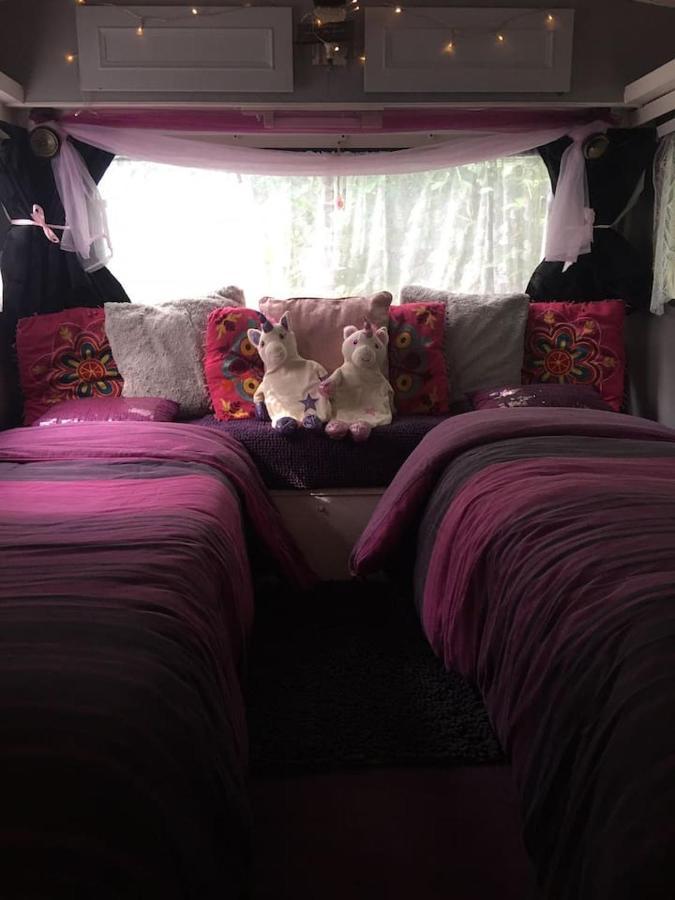 Little Vintage Caravan With Cosy Log Burner Canterbury Exterior photo