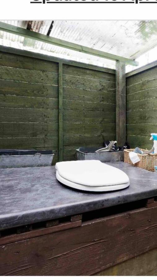 Little Vintage Caravan With Cosy Log Burner Canterbury Exterior photo